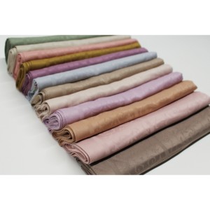 Écharpe carrée en satin jacquard uni Wafa 100x100 cm, finition mate, douce et soyeuse, polyester de qualité supérieure, légère, décontractée, pour toutes les saisons - Product Image 4