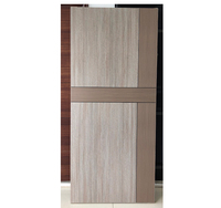 Revêtement de porte en WPC (bois-plastique composite) imperméable de 35 mm/40 mm d'épaisseur, fabriqué en Chine, pour une utilisation intérieure moderne dans les appartements finis.