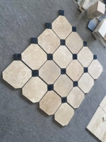 Vente en gros de carreaux de marbre mosaïque en pierre de travertin crème pour sol et mur de salle de bain