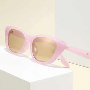 2024แว่นกันแดดพลาสติกน่ารักเรียบง่ายสไตล์เกาหลีสำหรับผู้ชายแว่นกันแดดทรงสี่เหลี่ยมย้อนยุค - Product Image 2