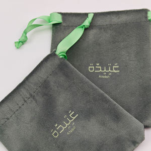 Nouvelles pochettes à bijoux en flanelle colorée verte, design original, pour colliers et boucles d'oreilles, avec cordon de serrage, personnalisables, exquises et recyclables - Product Image 3