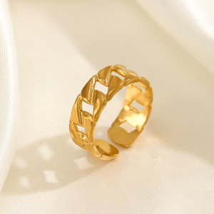 Anillo de Acero de Titanio Chapado en Oro de 18k, Estilo Geométrico Irregular Simple, Joyería de Moda Europea y Americana para Damas, Gran Venta - Product Image 4