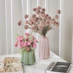 Arreglos Florales Artificiales Realistas y Suaves con Rosas y Hortensias en Jarrón para Decoración de Hoteles y Restaurantes - Product Image 1