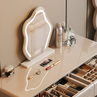 Table de maquillage moderne à finition brillante, table de toilette gris champagne avec tiroirs doublés de velours pour chambre d'hôtel