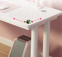 Bureau d'ordinateur minimaliste moderne