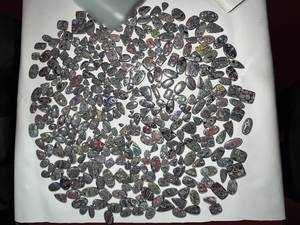 Cabujones de piedras preciosas de Fordita natural |   Pintura Automotriz para Capa de Piedra |   Piedras Sueltas de Diferentes Formas, Certificadas por Terceros, de Alta Calidad - Product Image 2