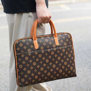 Sacs imprimés en gros directement de l'usine pour hommes, sacs fourre-tout en cuir véritable pour hommes, sacs pour ordinateur portable de créateurs pour hommes - Product Image 4