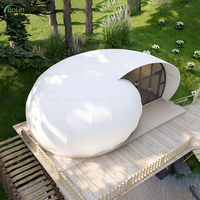 Tente de glamping en forme de coquille d'escargot pour l'extérieur, avec structure en acier et porte en verre, pour villa de vacances