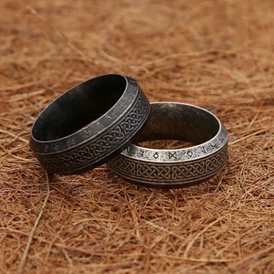 Anillo de Hombre de Acero Inoxidable con Diseño de Nudo Rúnico, Estilo Vintage, Marca Yunnique, Hecho en Dongguan - Product Image 3