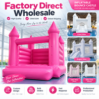 Château gonflable rose pastel, bleu et blanc, avec toboggan, pour enfants, idéal pour les fêtes d'anniversaire et les événements.