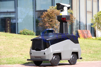 Robot de patrouille de sécurité autonome intelligent OKAF pour la sécurité des usines et des parcs industriels en extérieur