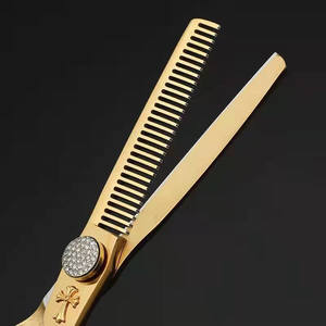 กรรไกรตัดผมระดับมืออาชีพสีทอง Ae-6.0 นิ้ว สแตนเลสสตีล หัวตรง ด้ามยาว สำหรับใช้ในงานเสริมสวย - Product Image 3