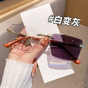 Gafas de Sol sin Marco con Lentes de PC que Cambian de Color, Protección UV400, Unisex, Estilo Urbano, Patillas con Diseño de Madera - Product Image 5
