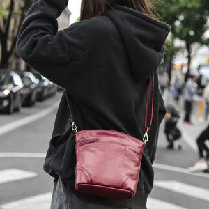 กระเป๋าถือสะพายไหล่หนังอิตาลีสำหรับผู้หญิง ขนาดใหญ่ เหมาะสำหรับฤดูร้อน ใช้ได้ทั้งแบบสะพายข้างและแบบถือ - Product Image 3