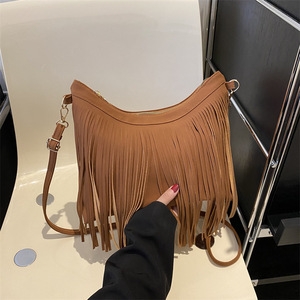 2023 bohème Vintage Hobo sac à bandoulière à la mode en cuir suédé longue frangée gland rétro grande capacité messager Zip hiver - Product Image 2