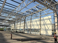 Solución Industrial Moderna: Edificio de Estructura de Acero con Paneles Sándwich, Almacén, Taller, Edificio Prefabricado