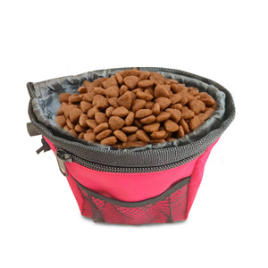 Bolsa de entrenamiento para mascotas, impermeable, de tela Oxford, portátil, para la cintura, multifuncional, para premios para perros, roja y negra - Product Image 1