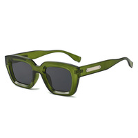 Nouvelles lunettes de soleil carrées vertes tendance pour femmes et hommes, qualité de marque, lunettes de soleil rétro, lunettes tendance, lunettes UV400, vente en gros