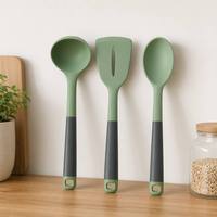 Ustensiles de cuisine en nylon enveloppés de silicone, manche en ABS avec support intégré