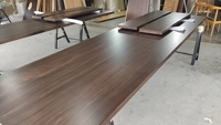 Dessus de table de restaurant rectangulaire en chêne massif-résistant aux taches, facile à nettoyer, design moderne pour les cafés