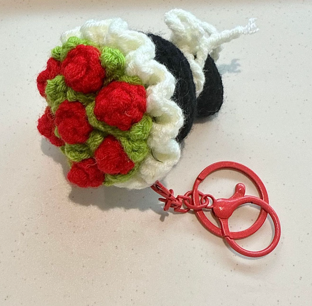 Wholesale Hand-Woven Mini Flower Bouquet Keychain Pendant Lovely Souvenir Keyring for Birthday Friend Gift Car Bag Accessories
