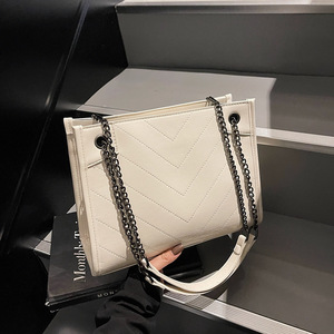 Cross-Border Casual Daily Crossbody <strong>Tote</strong> Chain <strong>Bag</strong> Women's <strong>Bag</strong> 2026 New Large Capacity Stitched Shoulder <strong>Bag</strong> - Product Image 3