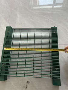 Panneaux de clôture agricole en treillis soudé galvanisé avec fonctions anti-escalade, services de découpe/pliage/soudage - Product Image 2