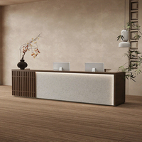 Mostrador de Recepción para Oficina de Estilo Moderno, Fabricado por Profesionales, con Superficie de Madera Ranurada MDF, Resistente al Óxido y Duradero