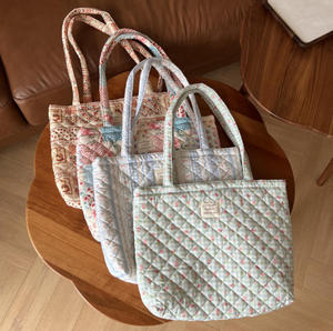 Sac à bandoulière pour femme de grande capacité, léger, portable, en coton doux, avec des fleurs, sac fourre-tout matelassé pour maman, pour un usage quotidien - Product Image 5