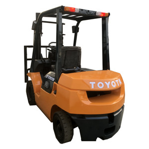 Precio Económico para Montacargas Diésel Usado de 7F 3T con Neumáticos Todoterreno Antideslizantes para Movimiento de Tierras y Construcción - Product Image 1