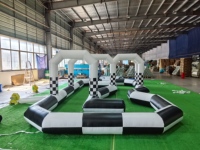 Circuit de course gonflable personnalisé, circuits gonflables en PVC, piste de karting gonflable avec barrière de sécurité pour parc d'attractions