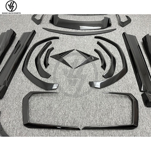 Kit carrosserie en carbone sec style Topcar pour Lamborghini URUS 2018-2019 : Capot, diffuseur, lèvre de spoiler, jupes latérales, extensions d'ailes, coques de rétroviseurs - Product Image 5