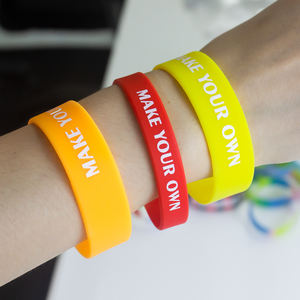 سوار مطاطي مخصص سوار معصم بلاستيكي مخصص مع شعار سوار معصم مصنعين في الصين - Product Image 6