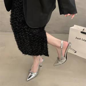 Elegantes Stilettos de Tacón de Aguja con Punta en Pico, de Charol Negro y Seda, con Pedrería, Estilo Slip-On, con Sandalias para Mujer, Ideales para Fiestas y Eventos - Product Image 3