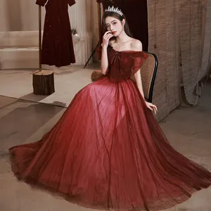 ブライダルストラップレスシンプルな恋人ロイヤルダイヤモンドクリスタル現代的な中国の伝統的なブルゴーニュの赤いウェディングドレス