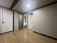 Maison préfabriquée portable à deux étages, étanche et à montage rapide, pour villas et hôtels en bord de mer, offrant un confort de vie luxueux.
