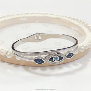 Pulsera de Amistad para Mujer de Acero Inoxidable Chapado en Plata, Brazalete con Gemas, Fabricada por Fashion Charm Bracelets - Product Image 4