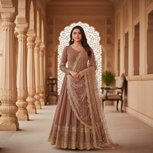 Costume Anarkali traditionnel pour femmes, beige, avec dupatta brodé or, coupe ample, longueur au sol, style indien pakistanais - Product Image 1