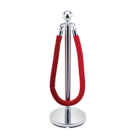 Poteau de barrière de file d'attente en acier inoxydable anti-reflet avec protection IP10, corde rétractable et corde rouge, pour décoration de mariage