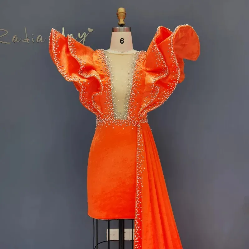 فساتين قصيرة أفريقية باللون البرتقالي والبيج اللامع لحفلات التخرج فستان فاخر للفتيات ذوات البشرة السمراء مزين بالكريستال ثوب لحفلات الكوكتيل RM003