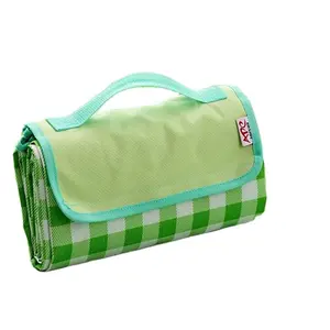 Op Maat Gemaakte Eva Geruite Zandbestendige Waterdichte Opvouwbare Reis Polar Fleece Picknick Strandmat Dekentas