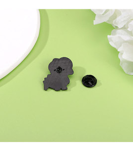 Mignon petit dinosaure badge bébé broche dessin animé mignon ananas maison personnalisé Anime émail broches Kawaii Pikachu épinglette à vendre - Product Image 6