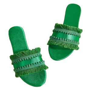 <span class=keywords><strong>Sandali</strong></span> <span class=keywords><strong>lilla</strong></span> in raso all'ingrosso all'ingrosso diapositive scarpe nappa pantofole da esterno scarpe <span class=keywords><strong>sandali</strong></span> con nappe per le donne scarpe Casual per le signore - Product Image 1