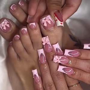 Le unghie artificiali stampate con strass lucide francesi sono state impostate per il miglioramento delle unghie finte di forma piatta per le dita delle donne - Product Image 5