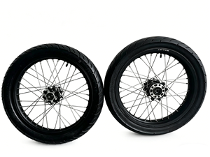 Set di Ruote Supermoto da 17'' per Talaria Komodo |   2.5x17 Anteriore + 3.5x17 Posteriore con Pneumatici <span class=keywords><strong>80</strong></span>/90-14 100/<span class=keywords><strong>80</strong></span>-17 - Product Image 1