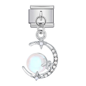 Colgante de aleación de zinc con forma de luna, con circonita y perla, para pulsera DIY, accesorio de moda unisex - Product Image 1