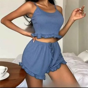Pijamas sexys para mujer, estilo europeo y americano, conjunto de camisola con tirantes cruzados y espalda descubierta, pantalones cortos a la moda, ropa de dormir. - Product Image 4