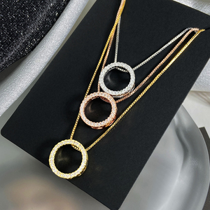 Pendentif simple en laiton en forme de cercle avec zircon plaqué or ZC - Product Image 1