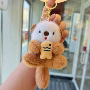 Produits Kawaii en gros, adorable <span class=keywords><strong>loutre</strong></span> de mer tenant un poisson, <span class=keywords><strong>porte</strong></span>-clés en peluche, jouets en peluche pour accessoires de clés - Product Image 4
