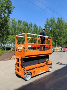 Plataforma Elevadora de Tijera Eléctrica WELIFTRICH de 6m a 14m, Capacidad de Carga de 320kg - Product Image 2